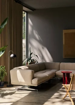 Canapé d'angle en tissu cifrado 221 et pieds en aluminium poli 280cm Inland AV41 - &tradition