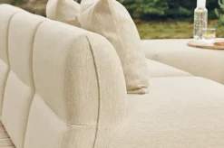 Canapé d'extérieur lounge deux sièges en tissu sand brezza et chêne huilé Arke - Bolia