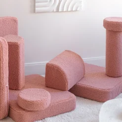 Canapé dépliable en sherpa bouclé rose 136x78x40cm Settle - Wigiwama