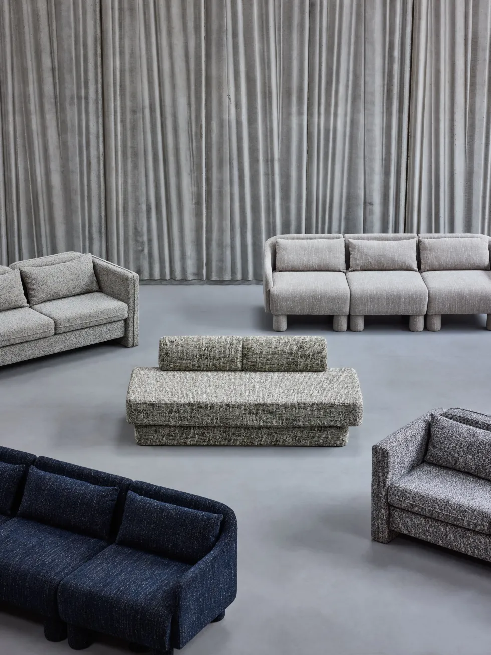 Canapé en tissu bleu foncé 224x83xH74 Elegance - Hübsch
