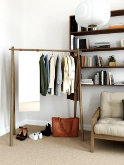 Canapé-lit en bois de pin laqué marron foncé et tissu marron moka 204 x 130 cm Grab - Karup Design