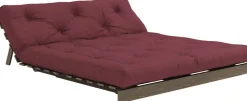 Canapé-lit en pin carob brown et tissu bordeaux 160 x 200 cm Roots - Karup Design
