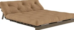 Canapé-lit en pin carob brown et tissu mocca 160 x 200 cm Roots - Karup Design