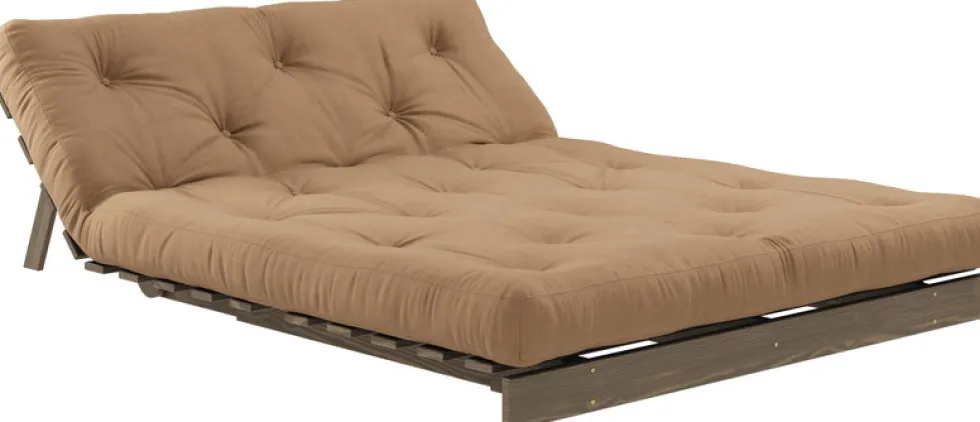 Canapé-lit en pin carob brown et tissu mocca 140 x 200 cm Roots - Karup Design
