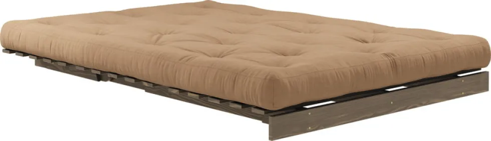Canapé-lit en pin carob brown et tissu mocca 140 x 200 cm Roots - Karup Design