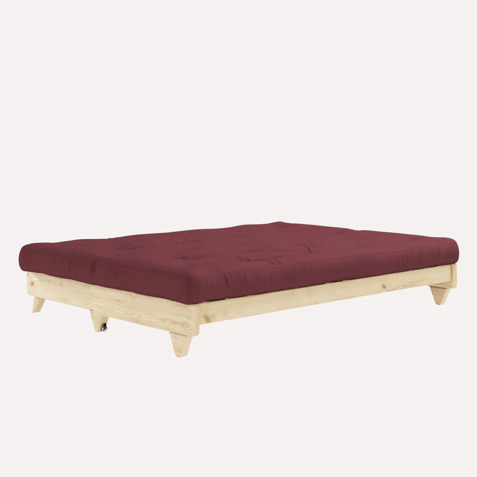 Canapé-lit en pin massif avec matelas en coton bordeaux 140x200cm Fresh - Karup Design