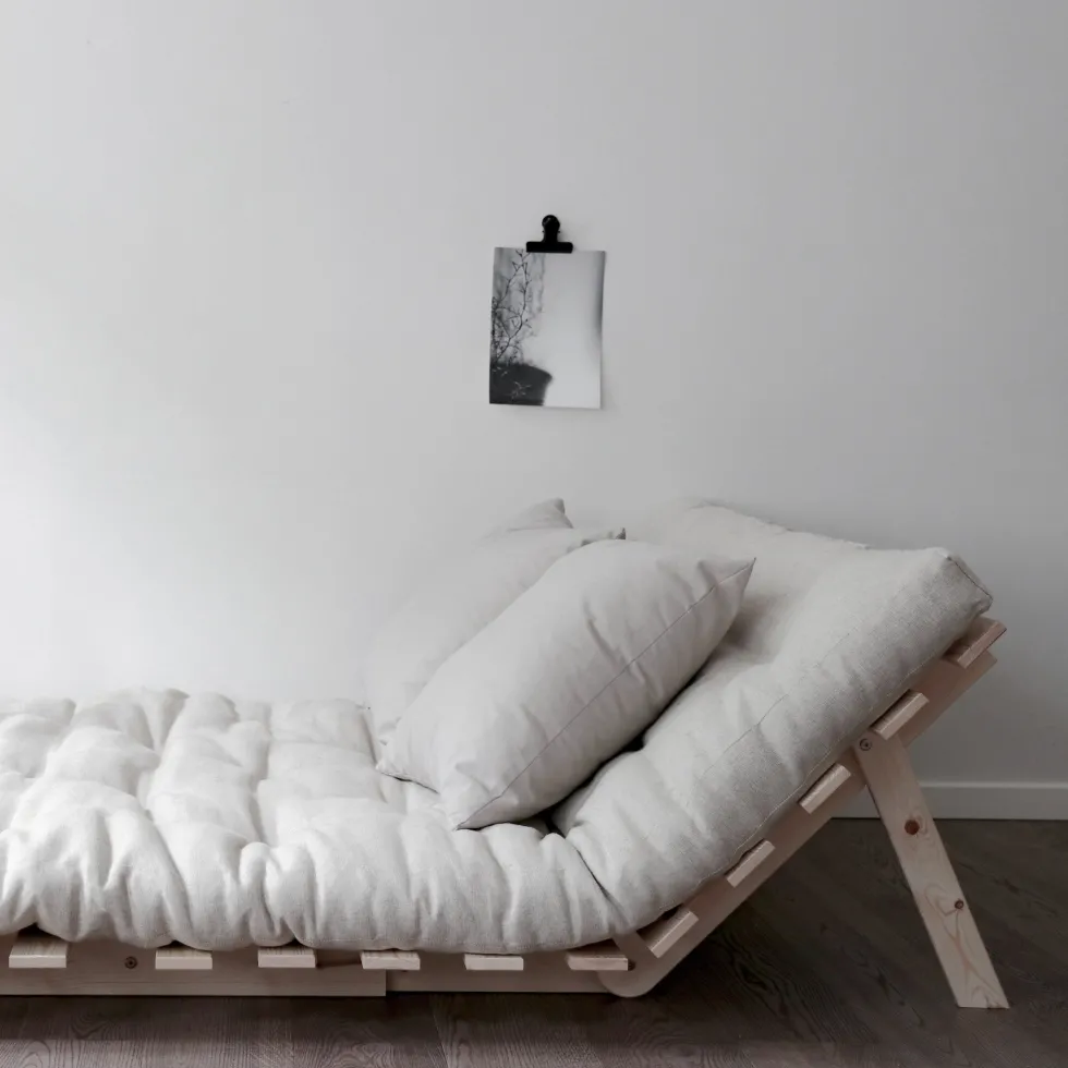 Canapé-lit marron en pin massif Roots 140 - Karup Design