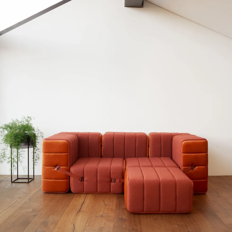 Canapé modulable 3 places en tissu jet gris marron 204x102x68cm Curt - Ambivalenz
