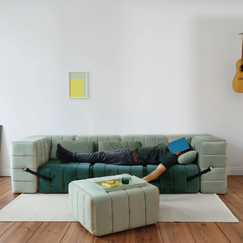 Canapé modulable 3 places en velours barcelone bleu clair 204x102x68cm Curt - Ambivalenz
