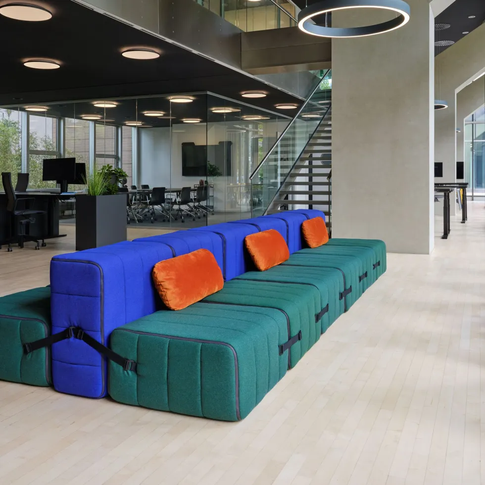 Canapé modulable 3 places en velours barcelone bleu clair 204x102x68cm Curt - Ambivalenz