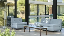 Canapé 2 places coque blanc crème et tissu gris beige Amanta - HAY