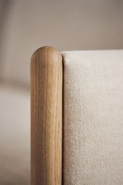 Canapé 3 places en chêne huilé et tissu en lin beige pure Hayden - Bolia