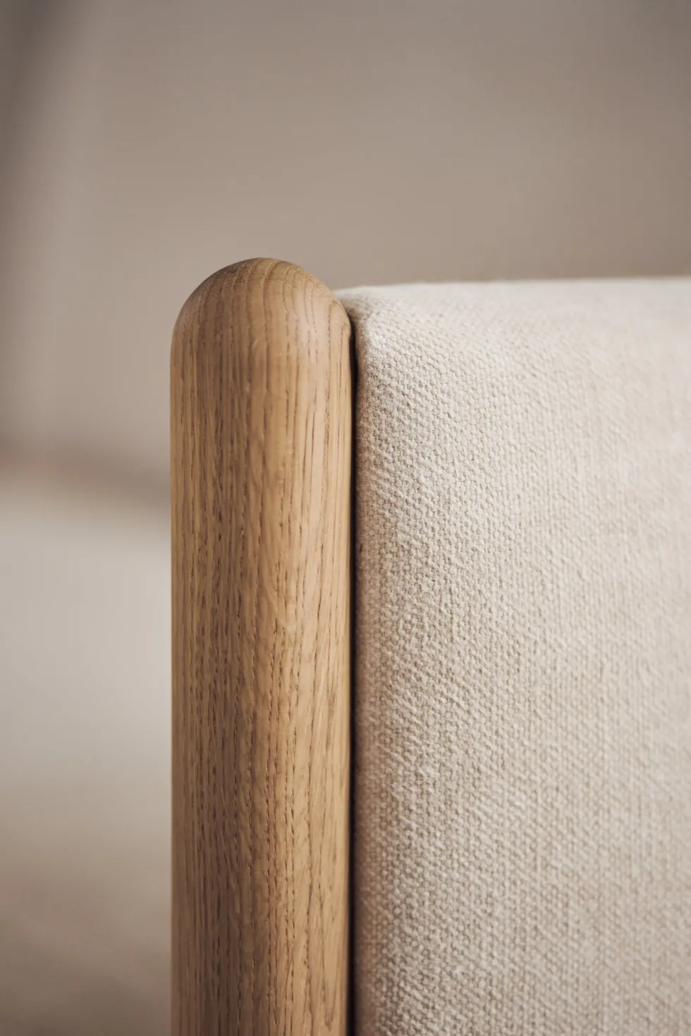 Canapé 3 places en chêne huilé et tissu en lin beige pure Hayden - Bolia