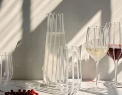 Carafe avec couvercle en verre souffle transparent et blanc Stripe - Broste Copenhagen