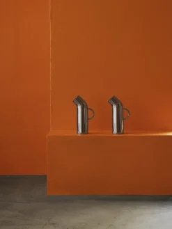 Carafe design en acier poli miroir Pipe - Normann Copenhagen