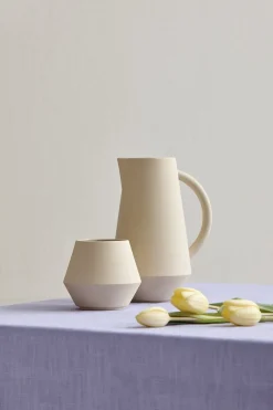 Carafe en céramique jaune Unison - Schneid Studio