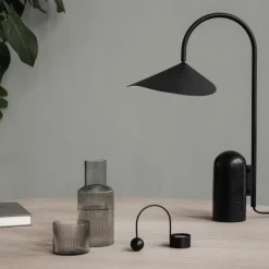 Carafe et verre Ripple gris fumé - Ferm Living