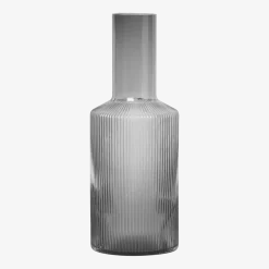 Carafe Ripple gris fumé - Ferm Living
