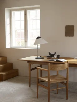 Chaise avec accoudoir en chêne teinté noir et assise tissée noire 81cm CH37 - Carl Hansen & Søn