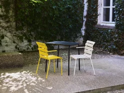 Chaise avec accoudoirs de jardin en métal blanc 56x55x82cm - valerie_objects