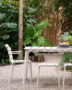 Chaise avec accoudoirs de jardin en métal blanc 56x55x82cm - valerie_objects