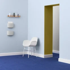 Chaise avec accoudoirs en acier et pp blanc Form - Normann Copenhagen