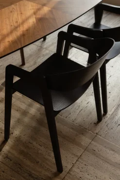 Chaise avec accoudoirs en bois de chêne finition noir Westlake - Dutchbone