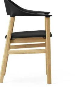 Chaise avec accoudoirs en chêne et cuir noir Herit Spectrum Leather noir - Normann Copenhagen
