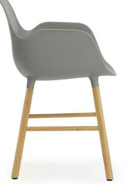 Chaise avec accoudoirs en chêne naturel et pp gris Form - Normann Copenhagen