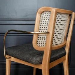 Chaise avec accoudoirs en chêne teinté noir et velours gris chic Cannage - RED Edition