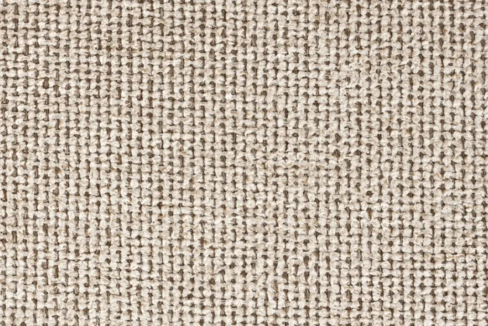 Chaise avec accoudoirs en tissu beige et bois d'hévéa Bresso - Dutchbone