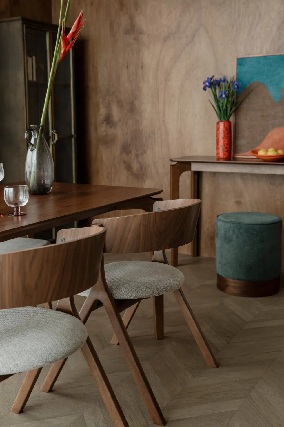 Chaise avec accoudoirs en tissu beige et bois d'hévéa Bresso - Dutchbone