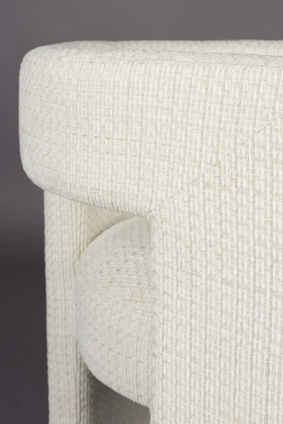 Chaise avec accoudoirs en tissu blanc cassé Medina - Dutchbone