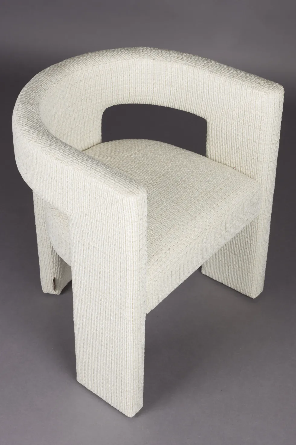 Chaise avec accoudoirs en tissu blanc cassé Medina - Dutchbone