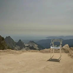 Chaise avec accoudoirs noire Masters - Kartell