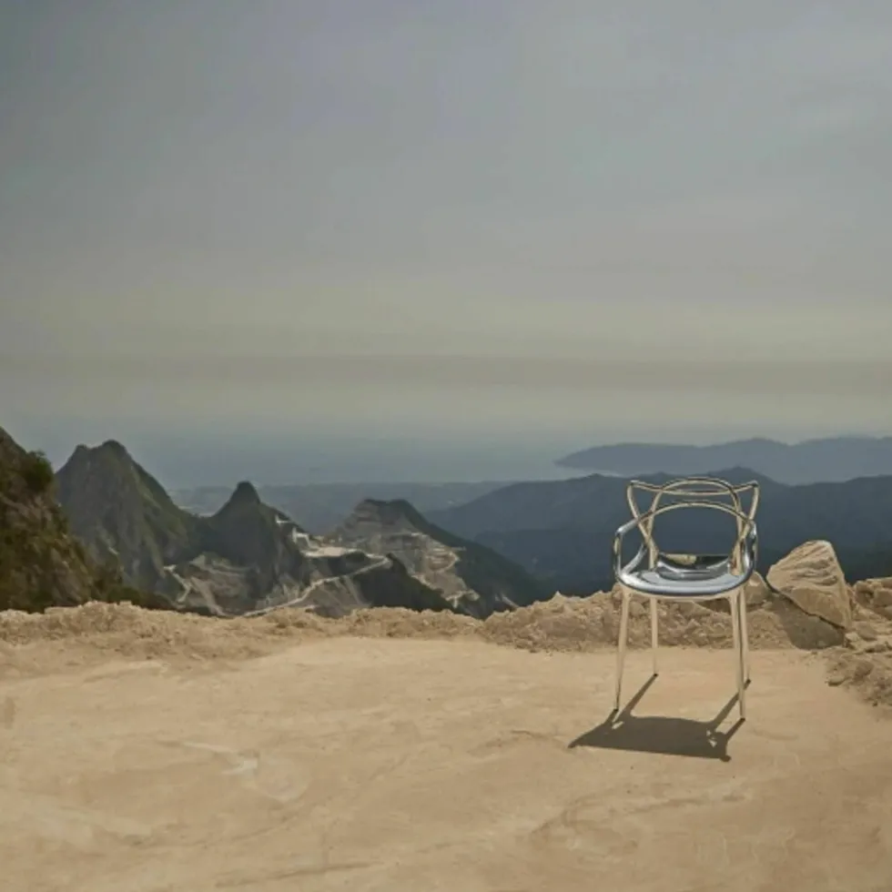 Chaise avec accoudoirs noire Masters - Kartell