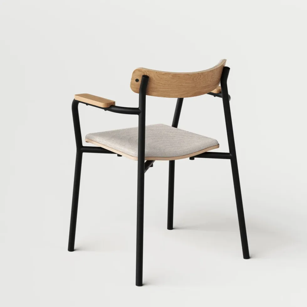 Chaise avec accoudoirs noir graphite et tissu beige sable Etude - TIPTOE