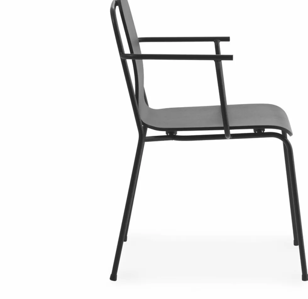 Chaise avec accoudoirs noir structure noire Studio noir - Normann Copenhagen
