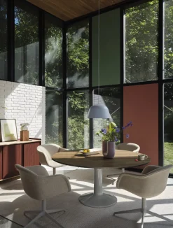 Chaise avec accoudoirs pivotant avec roulettes en tissu beige Fiber - Muuto