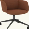 Chaise avec accoudoirs pivotant avec roulettes en tissu marron Fiber - Muuto
