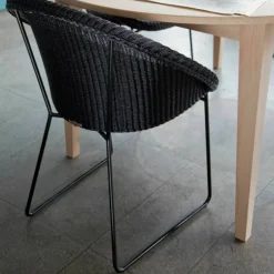 Chaise avec accoudoirs ronde en osier noir Joe - Vincent Sheppard