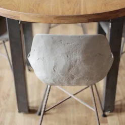 Chaise avec pieds en métal Hauteville - Lyon Béton