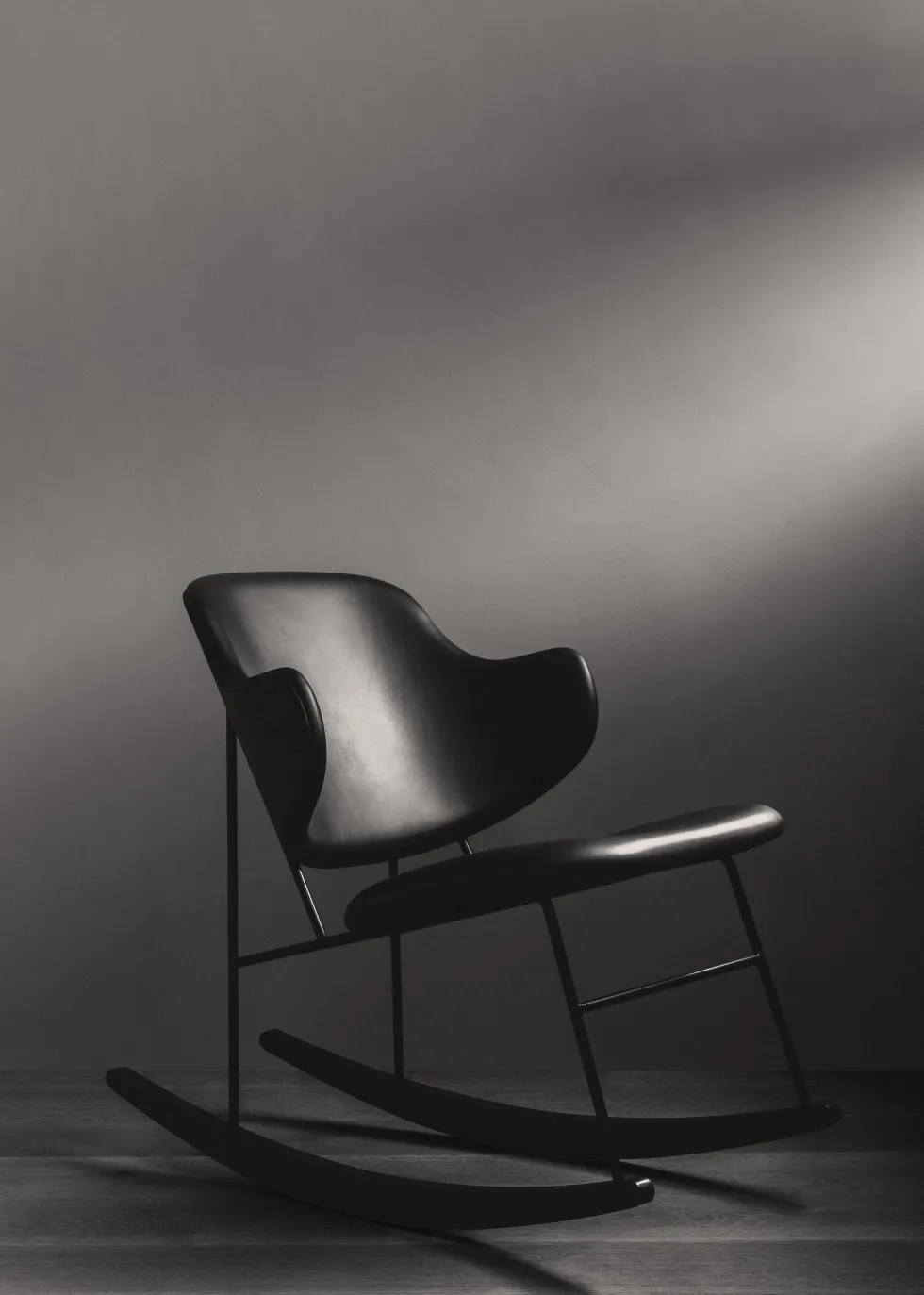Chaise à bascule rembourrée noire Penguin - Audo