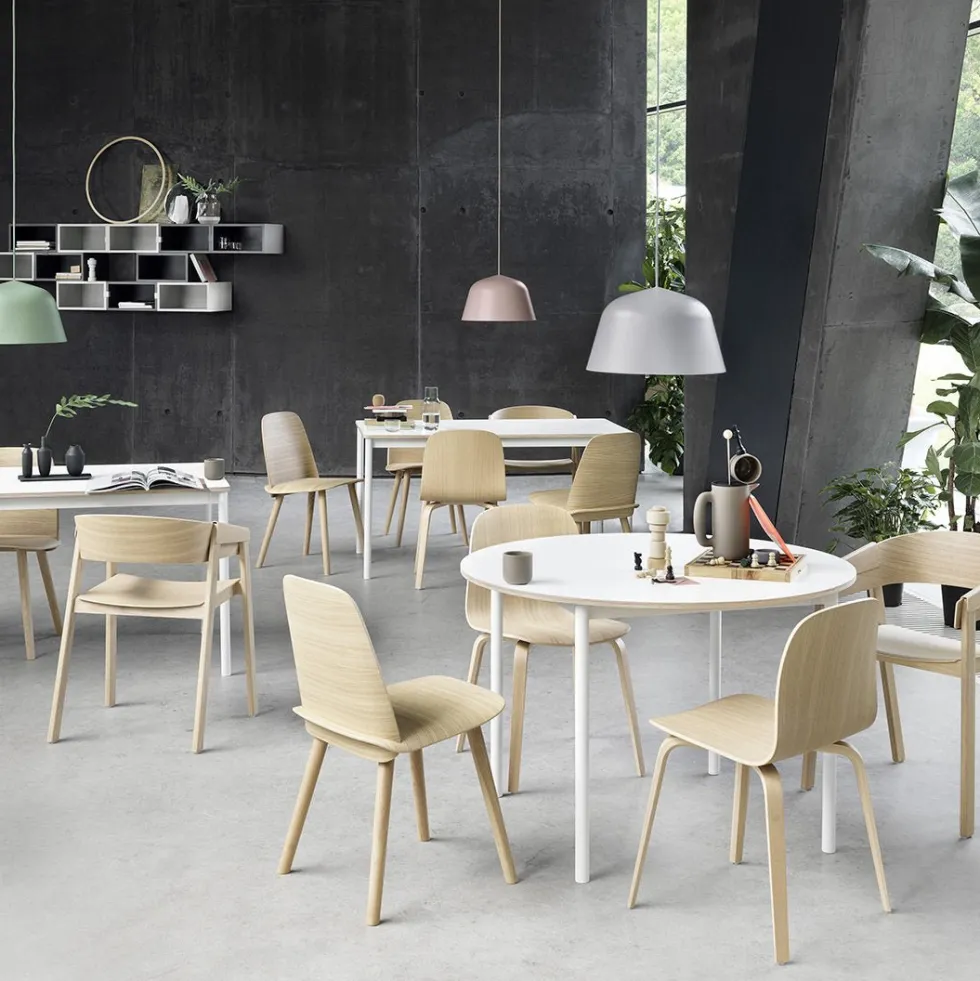Chaise blanche et chêne naturel Visu - Muuto