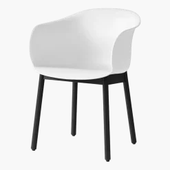 Chaise blanche piétement en bois de chêne noir JH30 - &tradition