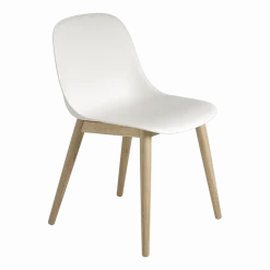 Chaise blanche piétement en chêne Fiber - Muuto