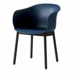Chaise bleu piétement en bois de chêne noir JH30 - &tradition