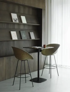 Chaise de bar avec accoudoirs recyclable en herbes marines et acier crème 65cm Mat - Normann Copenhagen