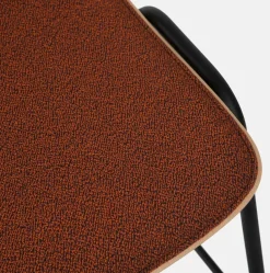 Chaise de bar 75 cm en tissu rouge et cadre noir Touchwood - Hem