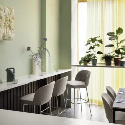 Chaise de bar 65 cm noire et pieds chrome Oslo - Muuto